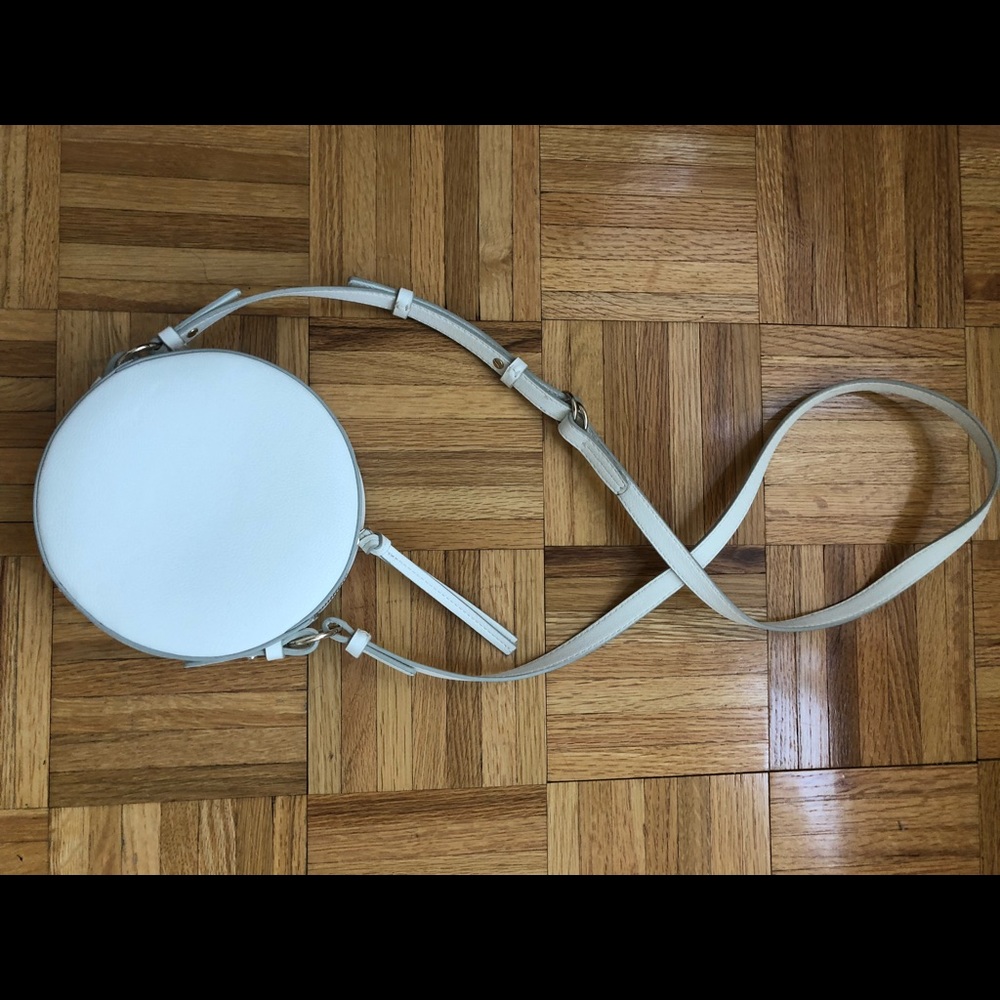 White circle shoulder bag